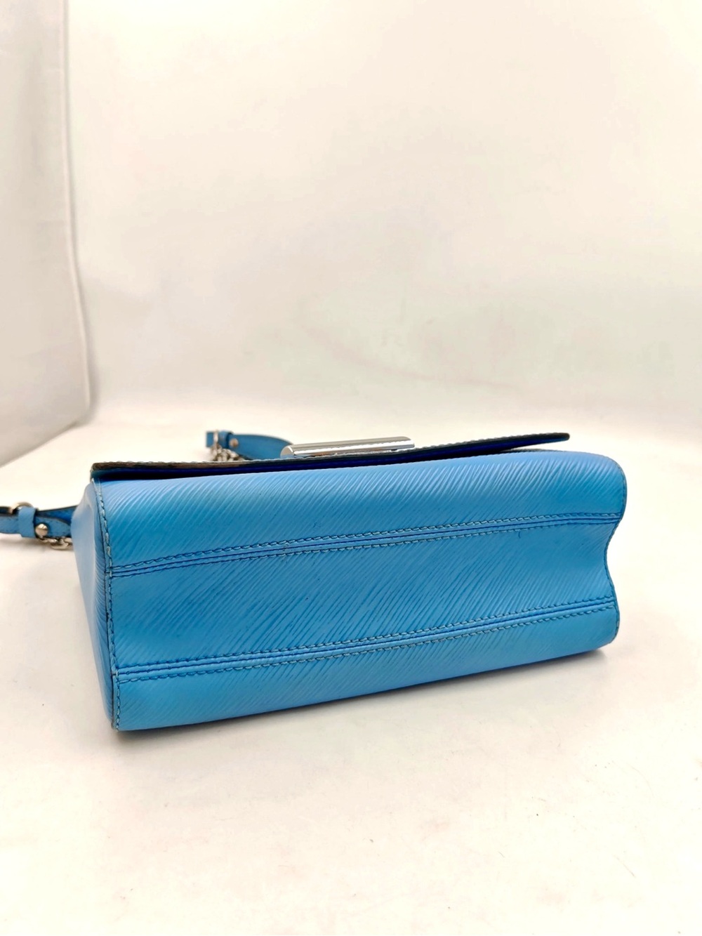 Authentic Louis Vuitton Twist MM Blue Epi Leather Limited Edition Bird Crossbody - Picture 6 of 15